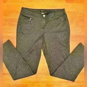 SOHO Apparel Ltd Plaid Pants Size 8 Lots of Stretch Soft and Comfy Super Cool